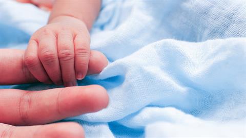 Στη ΜΕΘ μωράκι 1 έτους - έπεσε από μεγάλο ύψος σε ξενοδοχείο στο Ηράκλειο