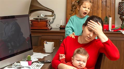 «Η πίεση που δέχονται οι σύγχρονες μητέρες, είναι άδικη!» 