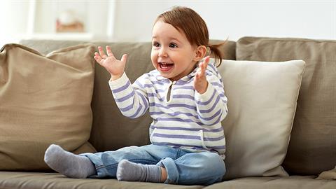 Η κόρη μου είναι 22 μηνών, αλλά δεν μιλάει. Τι να κάνω;