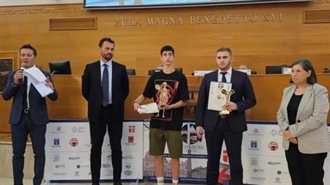 Το Βατικανό βράβευσε τον Άγγελο και τον Ανδρέα που έσωσαν 26 ανθρώπους στα Τέμπη