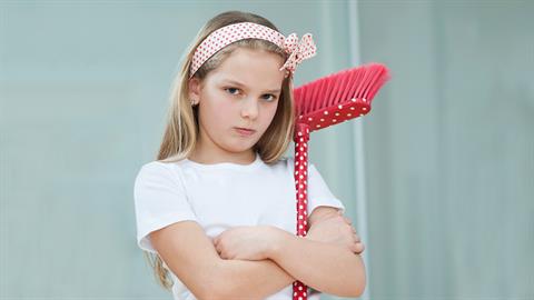 Η 10χρονη κόρη μας δεν βοηθάει καθόλου στο σπίτι