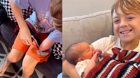 Αγοράκι με ακρωτηριασμένο χέρι έπλεξε κουβερτούλα για το νεογέννητο ξαδερφάκι του!