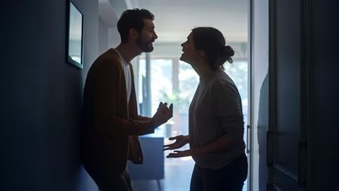 Σε δίλημμα οι γονείς 7χρονου που θέλει να πηγαίνει σχολείο ντυμένος κορίτσι