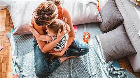 «Μένω στο σπίτι για να μεγαλώσω τα παιδιά μου - δεν κάθομαι»