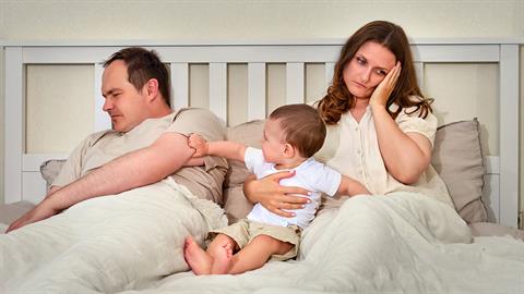 Έχουμε ένα μωρό 3 μηνών και συνεχίζουμε να είμαστε μαζί, αλλά δεν υπάρχει το ερωτικό. Τι να κάνω;