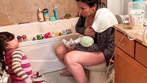 «Έτσι είναι η ζωή όταν έχεις 2 μικρά παιδιά που σε χρειάζονται...»