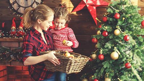 Η επιστήμη μίλησε: όσοι στολίζουν νωρίς για τα Χριστούγεννα, είναι πιο ευτυχισμένοι!