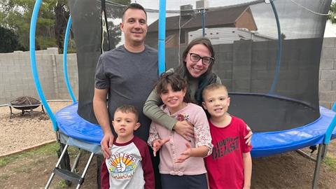 Ζευγάρι υιοθέτησε 9χρονο κοριτσάκι με αυτισμό και ήταν η καλύτερη απόφαση της ζωής τους!