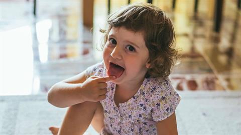 Η 3χρονη κόρη μου ξεκίνησε ξαφνικά να τραυλίζει και δεν ξέρω τι να κάνω!