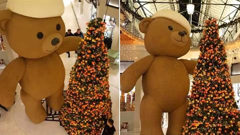 Γιγάντιος χριστουγεννιάτικος αρκούδος στολίζει το κέντρο της Θεσσαλονίκης