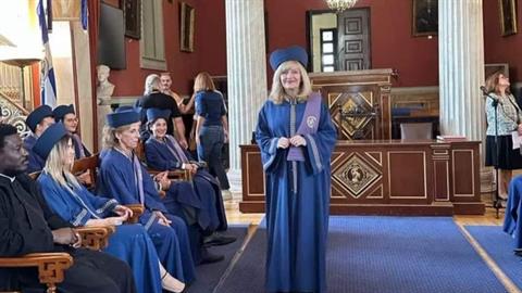 «Η μαμά μου πήρε πτυχίο αφού μεγάλωσε και σπούδασε ολομόναχη τα 4 παιδιά της»