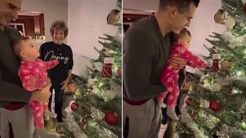 Μωράκι βλέπει για 1η φορά χριστoυγεννιάτικο δέντρο και... τρελαίνεται!