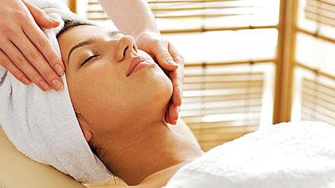 Πρόσωπο: 5 θεραπείες για λάμψη και αναζωογόνηση