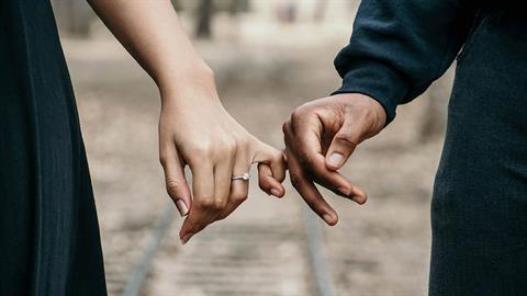 Τι είναι η θεραπεία Gottman που υπόσχεται να λύσει τα προβλήματα ανάμεσα στο ζευγάρι;