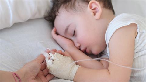 Γιατροί αφαίρεσαν κακοήθη όγκο 1,3 κιλών από 4χρονο παιδί και του έσωσαν τη ζωή!