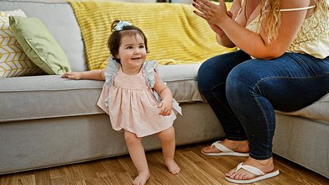 Όταν τα παιδιά λένε «μαμά κοίτα!», περιμένουν ένα ενθουσιώδες «μπράβο»