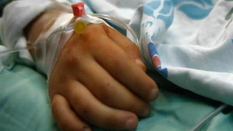 Μεγάλη αγωνία για τον 2χρονο Νικόλα που τραυματίστηκε σοβαρά σε τροχαίο 