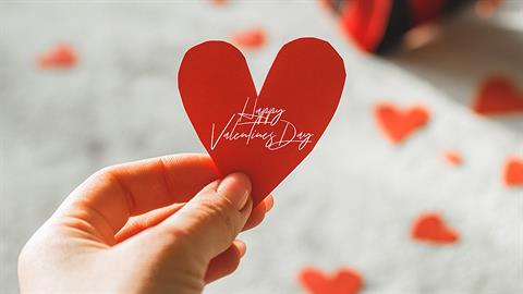 8 λόγοι που αξίζει να γιορτάσεις τη μέρα του Αγίου Βαλεντίνου