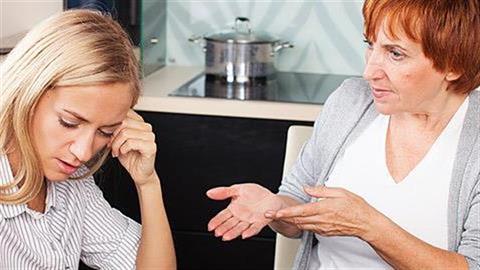 10 πράγματα που δεν πρέπει να πείτε ποτέ στην πεθερά σας