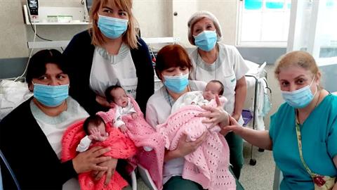 Απέκτησε πανομοιότυπα 3δυμα με φυσικό τρόπο - συμβαίνει 1 στα 200 εκατομμύρια!