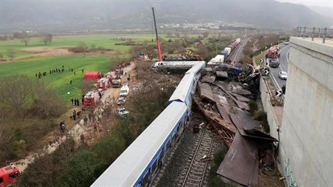 Τέμπη, ένας χρόνος μετά: oι καμπάνες θα χτυπήσουν πένθιμα 57 φορές στις 10 το πρωί