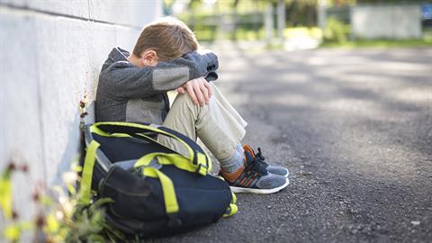 Κρήτη: δασκάλα έδεσε 8χρονο μαθητή στην καρέκλα με χαρτοταινία επειδή έκανε φασαρία