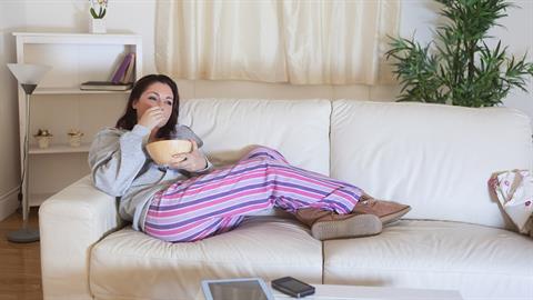 «Να γιατί τους βάζω όλους για ύπνο και ξενυχτάω μόνη μου»