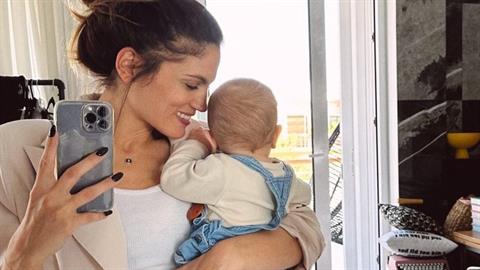 Μ. Συνατσάκη: «δεν περίμενα ότι η μητρότητα κουβαλάει τόση μοναξιά»