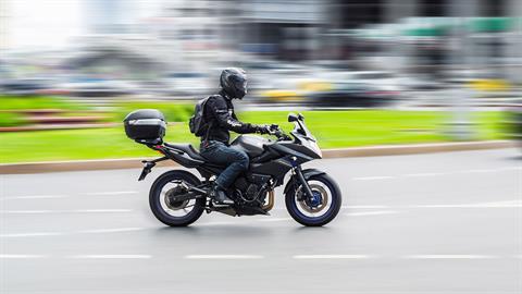 Πρόστιμο €21.140 σε μοτοσυκλετιστή - πέρασε 12 κόκκινα φανάρια με υπερβολική ταχύτητα!