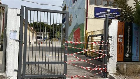 Δημοτικό στην Κηφισιά: καγκελόπορτα καταπλάκωσε μαθητές - 1 παιδί στο νοσοκομείο 