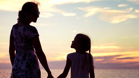 «Μαθαίνω στην κόρη μου να μην κυνηγάει κανέναν, παρά μόνο τα όνειρά της»