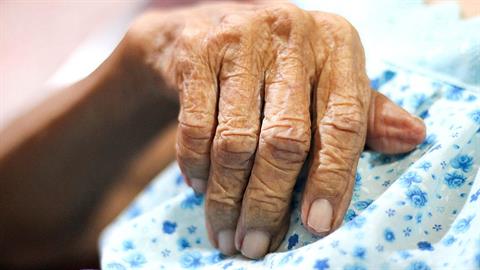 Νέα γυναικοκτονία: 80χρονος σκότωσε την 73χρονη γυναίκα του με κατσαβίδι