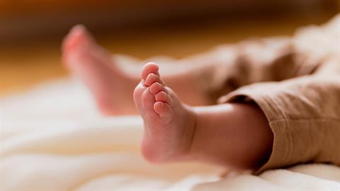 Μωρό βρήκε τραγικό θάνατο: έπεσε η τηλεόραση στο κεφάλι του και το σκότωσε! 