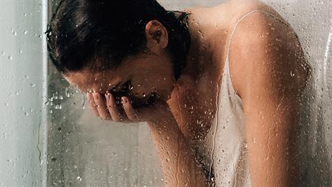 «Οι μαμάδες κλαίνε μόνες τους, γιατί δεν θέλουν να στεναχωριέται κανείς για τα δάκρυά τους»