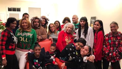 Ανάδοχη μητέρα φρόντισε περισσότερα από 40 παιδιά μέσα σε 44 χρόνια!