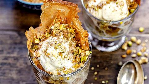 Πώς να φτιάξετε παγωτό μπακλαβά χωρίς παγωτομηχανή!