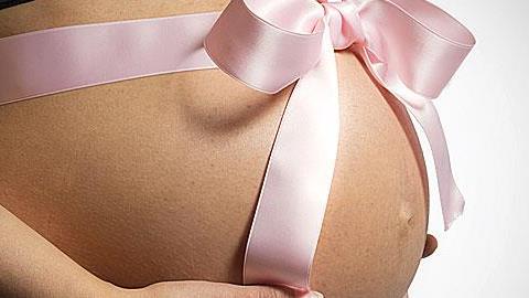 Αυξάνονται οι γυναίκες που κάνουν παιδί μετά τα 40