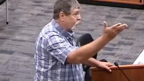 «Εκδικήθηκε» τον νταή που του έκανε bullying στο σχολείο μετά από 43 χρόνια! 