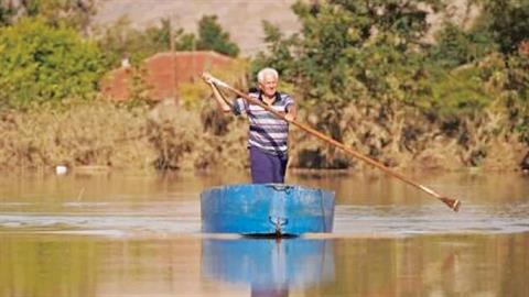 Πέθανε ο «ηρωικός βαρκάρης» που έσωσε 15 ανθρώπους στην κακοκαιρία Daniel