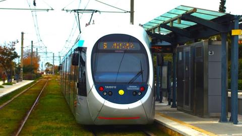 Τραμ παρέσυρε 14χρονο στη Γλυφάδα 