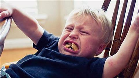 Το νηπιάκι μας έχει μια μόνιμη άρνηση για τα πάντα!