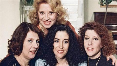 Στο νοσοκομείο η θρυλική «θεία Μπεμπέκα» από τις «τρεις Χάριτες»