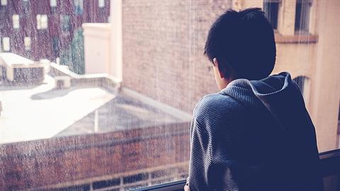 Γιατί ο γιος μου έγινε εσωστρεφής μόλις μπήκε στην εφηβεία; 