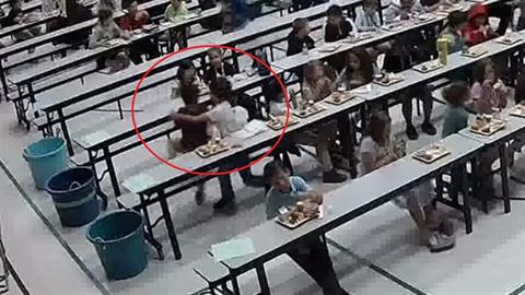 8χρονος έσωσε με λαβή Χάιμλιχ συμμαθητή του που πνιγόταν - την είχε μάθει λίγες ώρες πριν! 