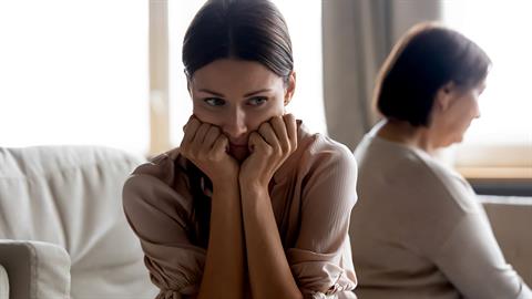 «Έχω περάσει όλη μου τη ζωή προσέχοντας την χειριστική μητέρα μου. Μπορώ να προχωρήσω;»