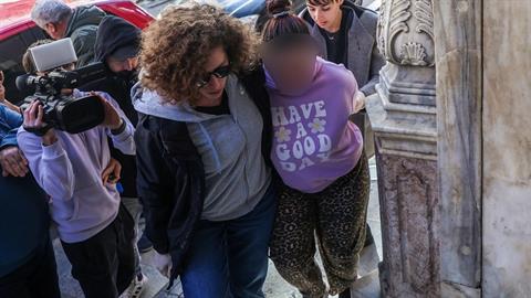 Κακοποίηση 3χρονου: «το παιδί καιγόταν μόνο του από τα τσιγάρα», λέει η μητέρα