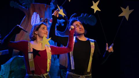 Κερδίστε διπλές προσκλήσεις για την παράσταση «Ιστορίες της Βελανιδιάς» στη 1/2