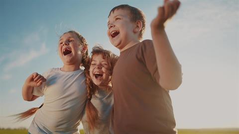 Τα 5 στάδια ψυχολογικής ανάπτυξης των παιδιών και πώς να τα διαχειριστούμε 