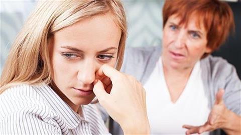 Πώς είναι να ζεις με τα πεθερικά σου ακριβώς από πάνω