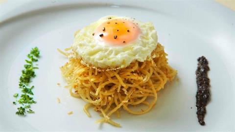 Η απόλυτη μακαρονάδα χρειάζεται 4 υλικά και είναι από τη Μάνη